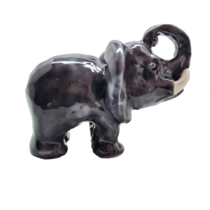 Elefante in marmorina con smalti effetto porcellana e strass
